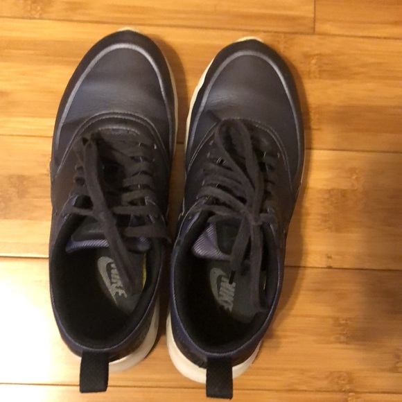 Nike Women's Air Max Thea SE Running Shoe 6.5 Black - Picture 3 of 9